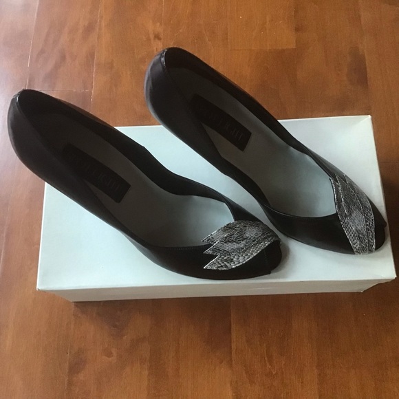 SpotLight Shoes - Vintage Peep Toed Heels